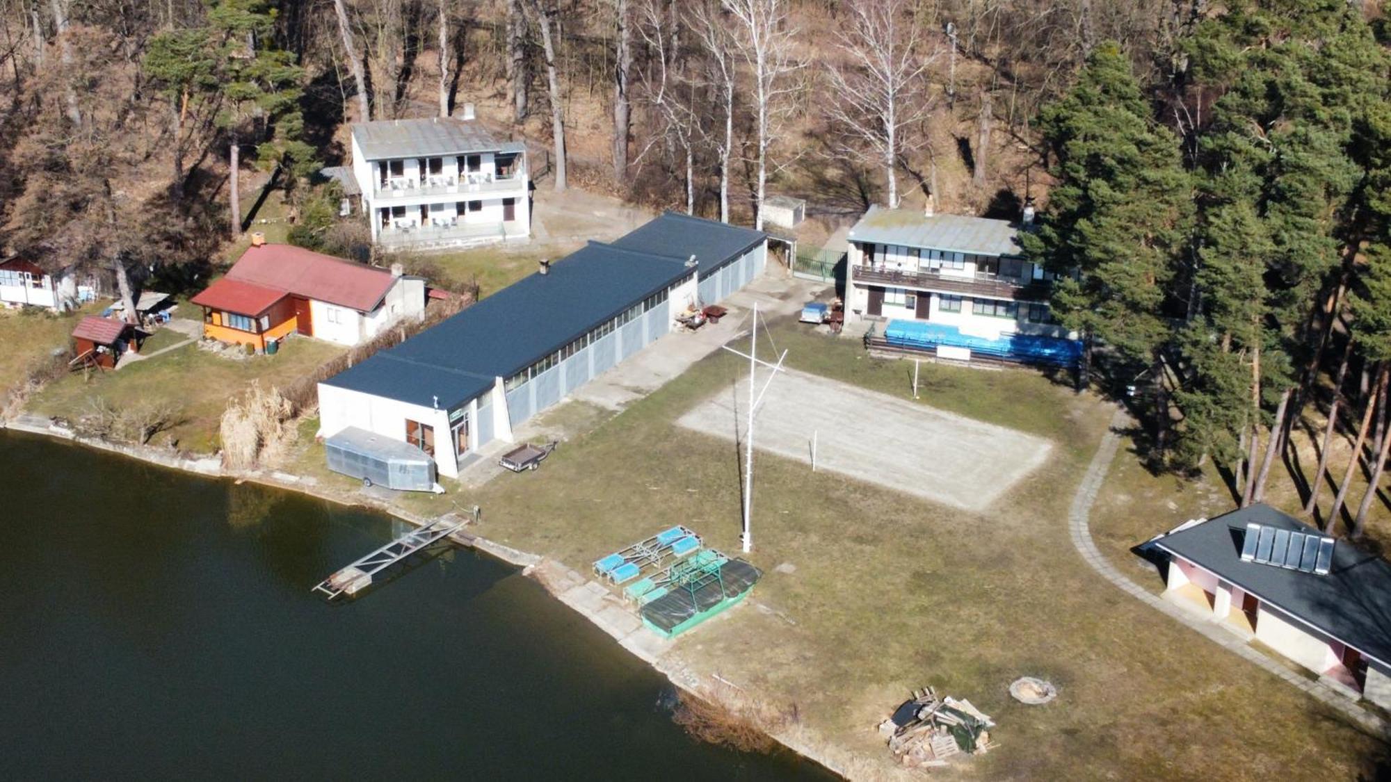 فندق Yacht Club Bezdrev Hluboká nad Vltavou المظهر الخارجي الصورة