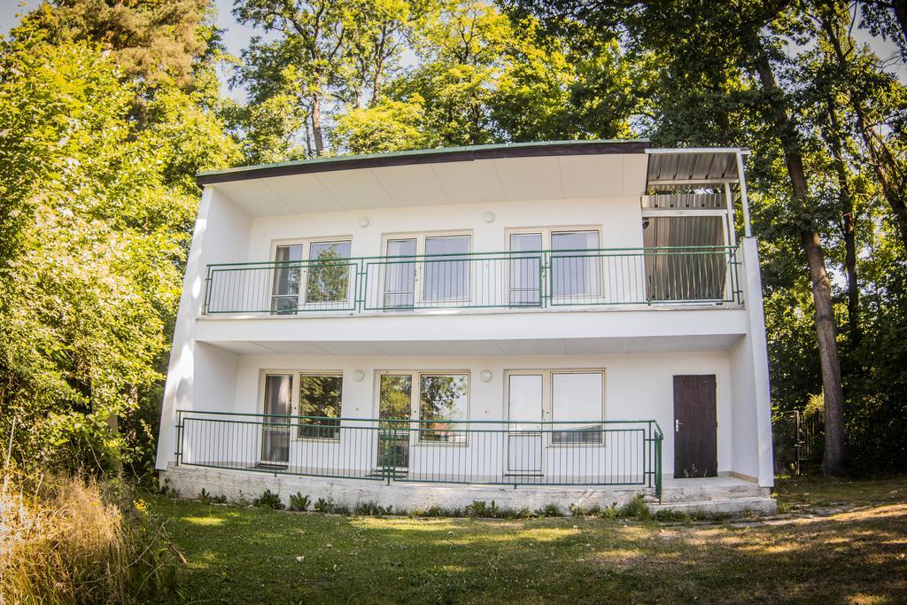 فندق Yacht Club Bezdrev Hluboká nad Vltavou المظهر الخارجي الصورة